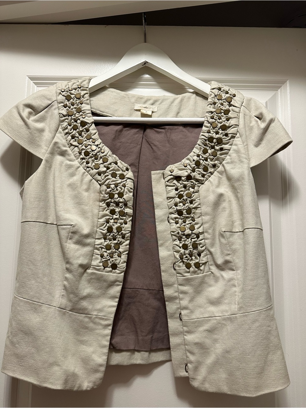 Embellished Scoop-Neck Short Sleeve Tunic in Light Beige